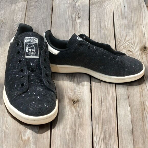 Adidas Women's Stan Smith Black Embossed Sneakers Size 5 - Picture 1 of 11